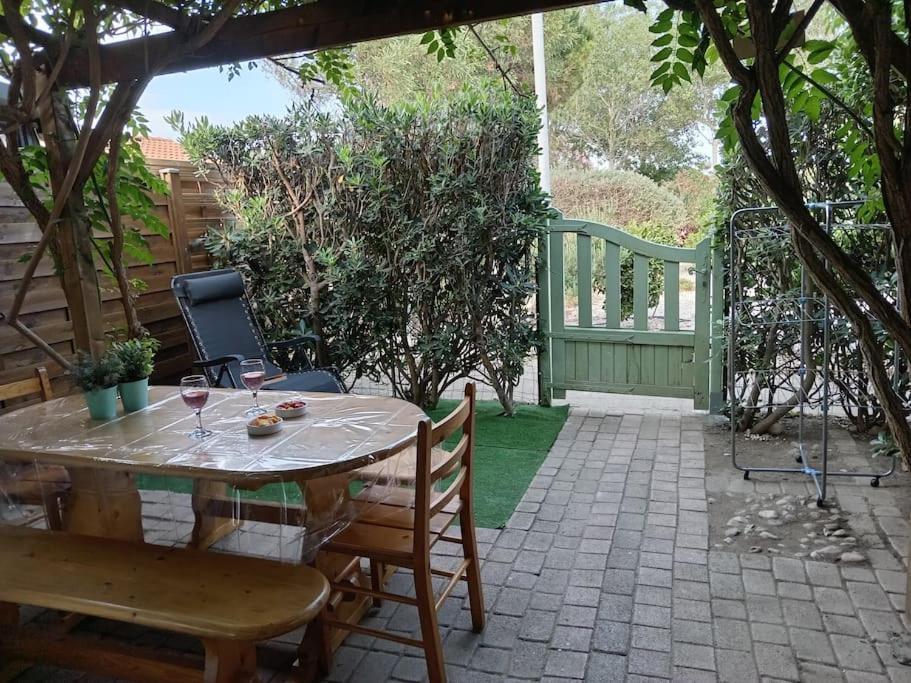 Jolie Maisonnette Dans Residence Calme Avec Piscine Le Barcares Luaran gambar