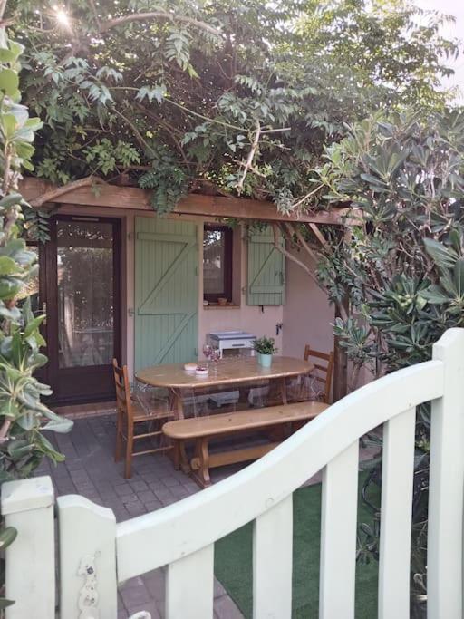 Jolie Maisonnette Dans Residence Calme Avec Piscine Le Barcares Luaran gambar